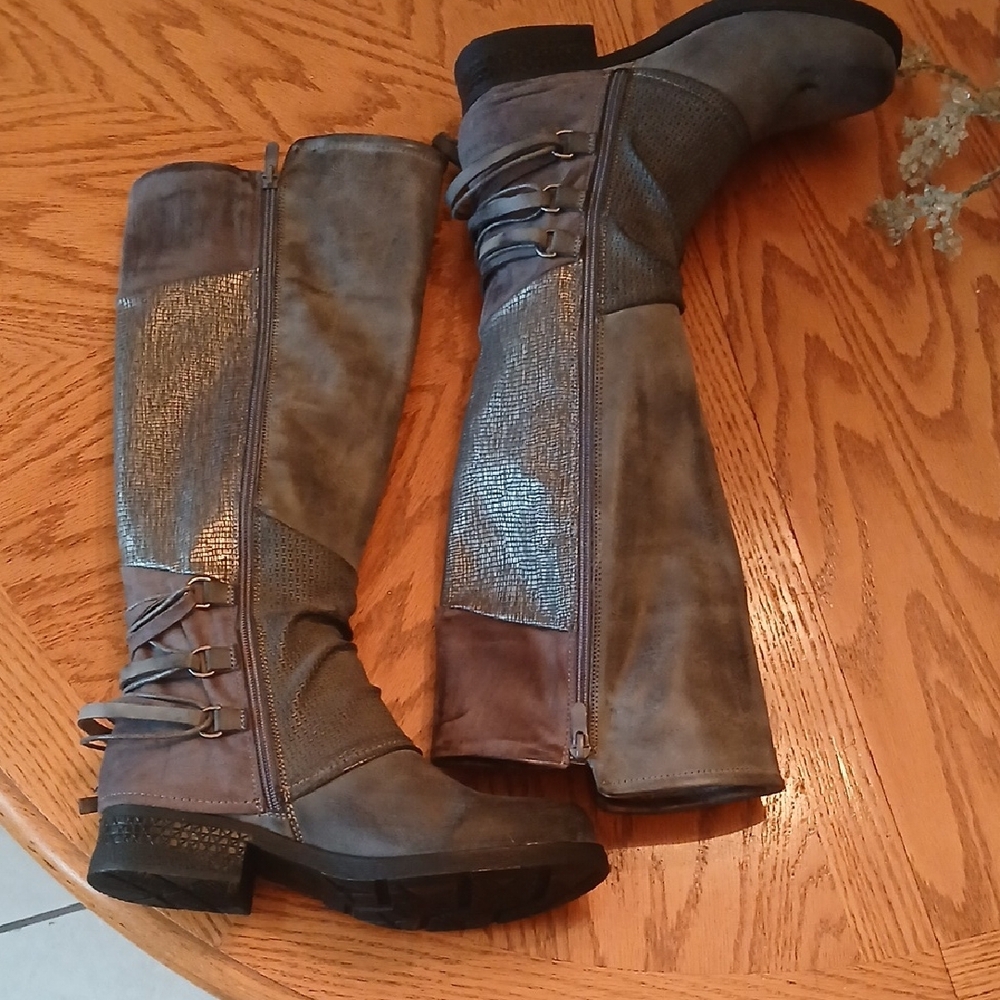 Gray Faux Leather Boutique Boots- Brand New - Picture 6 of 8
